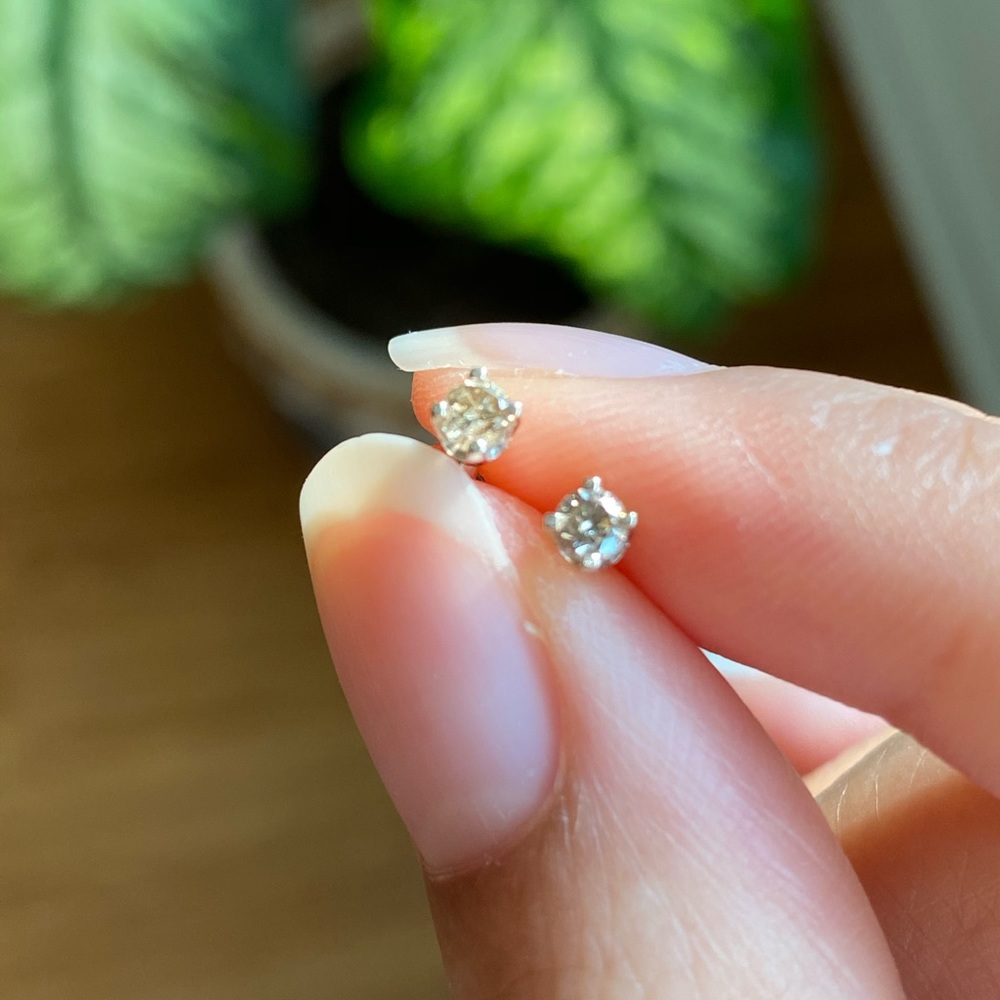 14k white gold diamond 💎 earrings
